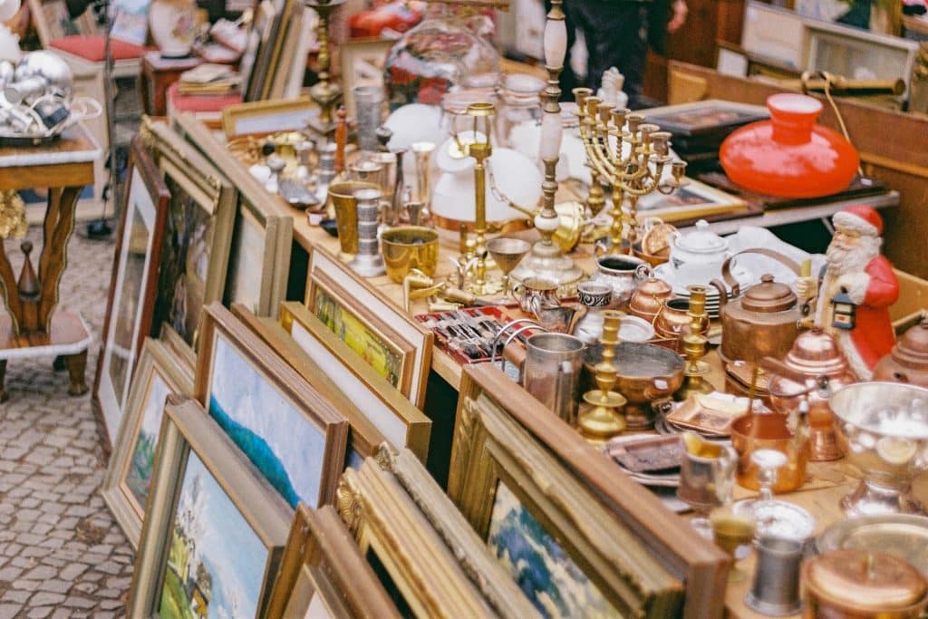 Les meilleures affaires à faire au marché aux puces de la Porte de Montreuil Marina Mode Les meilleures affaires à faire au marché aux puces de la Porte de Montreuil Marina Mode